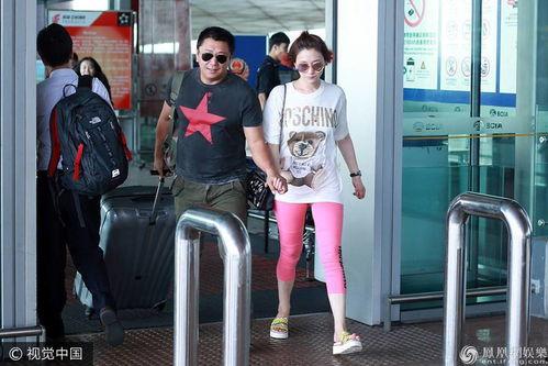 李小冉与老公罕见秀恩爱,与老公罕见同框秀幸福