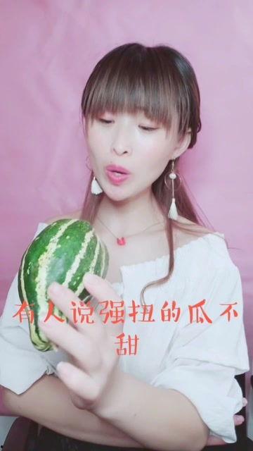 娱乐吃瓜酱手机掉水里,娱乐吃瓜酱的惊魂一幕